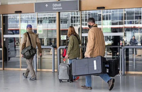 Slovenija zaradi poslabšanja varnostne situacije v Libanonu 
odsvetuje vsa potovanja v to državo. Vsem slovenskim državljanom, ki so tam, pa svetuje, da preverijo možnosti odhoda, saj so 
letalske družbe napovedale ukinitve letov. 