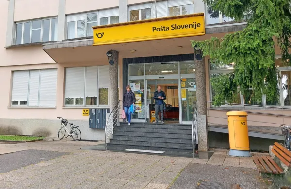 Kdor želi ali mora poštno storitev opraviti v soboto, lahko to po 
novem na Primorskem stori le v Kopru ali v Novi Gorici, in sicer v 
Kromberku, medtem ko je poslovalnica v centru mesta (na 
fotografiji) ob sobotah zaprta. 