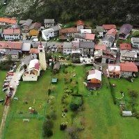 (FOTO) V neurju v Trnovem ob Soči po&scaron;kodovanih več objektov