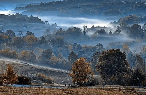 Panorama okolice mesta Lopare