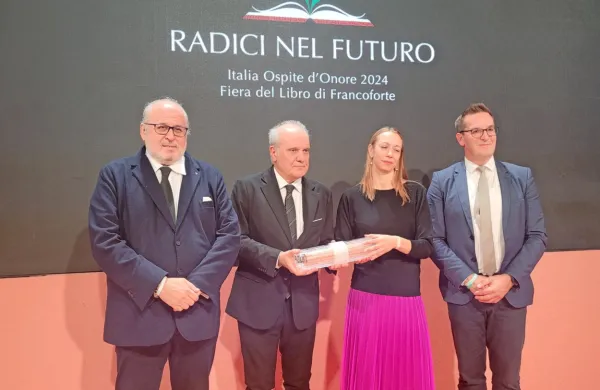 Z leve župan Občine Gorica Rodolfo Ziberna, koordinator Italije na Frankfurtskem knjižnem sejmu 2024 Mauro Mazza, direktorica JAK-a Katja Stergar in župan Mestne občine Nova Gorica Samo Turel