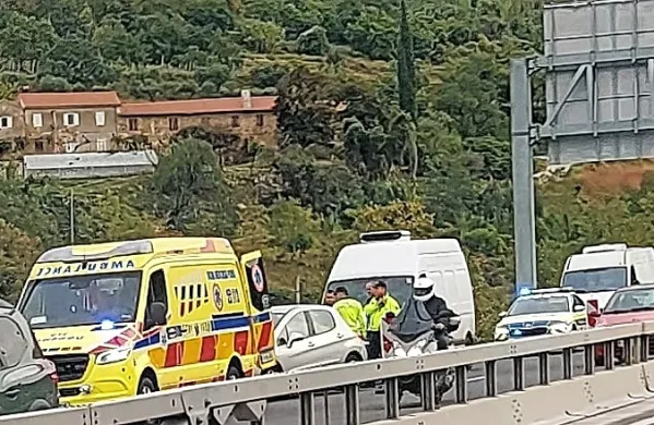 Prekratka varnostna razdalja kriva za prometno nesrečo
