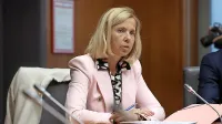 Tatjana Bobnar je med zaslišanjem močno obremenila predsednika vlade Roberta Goloba. 