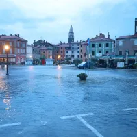 &ldquo;Ni se &scaron;e zgodilo, da bi ob tak&scaron;ni poplavi Tartinijev trg ostal suh&rdquo; (FOTO+VIDEO)