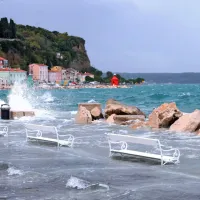 &ldquo;Ni se &scaron;e zgodilo, da bi ob tak&scaron;ni poplavi Tartinijev trg ostal suh&rdquo; (FOTO+VIDEO)