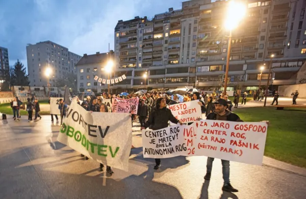 Neuporabniki Roga po četrtkovem dogajanju pred Rogom za parlamentarni nadzor nad policijo