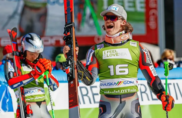Alpski smučar Lucas Braathen je pri 23 letih in tik pred uvodnim 
veleslalomom svetovnega pokala v Söldnu  napovedal tekmovalno 
upokojitev.
