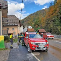 Domačini so gasilcem neizmerno hvaležni za pomoč.  