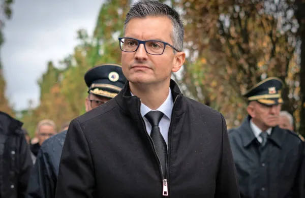 Minister za obrambo Marjan Šarec je izpostavil pogum vseh padlih 
v vojni za obstoj slovenskega naroda in za samostojnost Slovenije 
oziroma za življenje v domovini, 