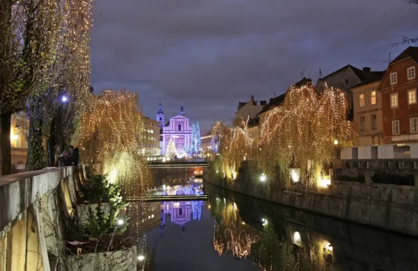 Za hiško na prazničnem Prešernovem trgu bo potrebno odšteti več 
tisočakov.