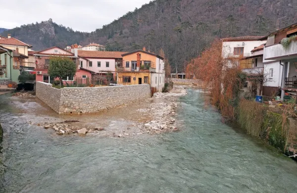  Po napovedih hidrologov bodo reke danes do večera v večjem delu 
države še naraščale.