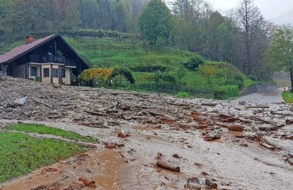 Zaradi napovedanih povečanih količin padavin in predhodne 
namočenosti tal obstaja povečana nevarnost za nastanek novih 
zemeljskih plazov in reaktivacijo tistih, ki so nastali ob nedavni 
ujmi. 