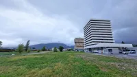 SDH bo gradil na Majskih poljanah, po besedah novogoriškega  župana Sama Turela pa vrata niso zaprta niti za stanovanjski sklad. 