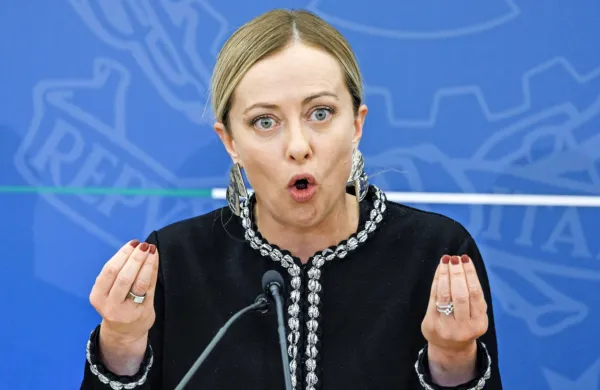 Zaradi klica ruskih komikov odstopil svetovalec Giorgie Meloni