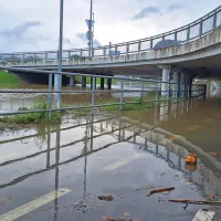 V Istri sirene zaradi poplavljanja morja, v Izoli poplavljale tudi meteorne vode