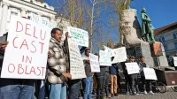 

Konec marca je v Ljubljani potekal protestni shod proti diskriminatornim ukrepom, povezanim z zakonom o tujcih, in 
težavam, s katerimi se srečujejo prosilci za azil.