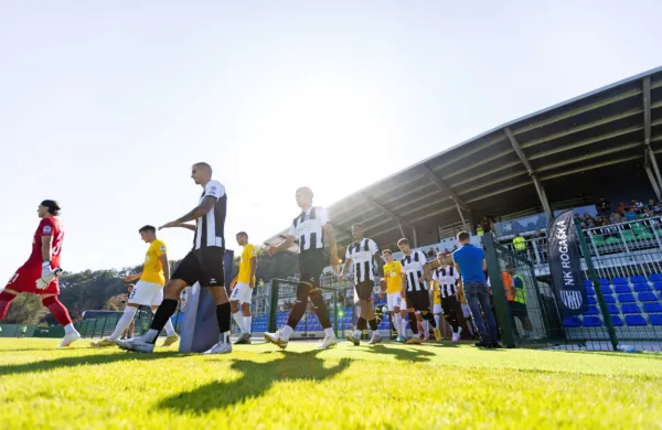Stadion v Rogaški Slatini je bil za prvoligaške tekme nared  konec 
septembra, danes bo na njem četrta tekme v prvi SNL. 