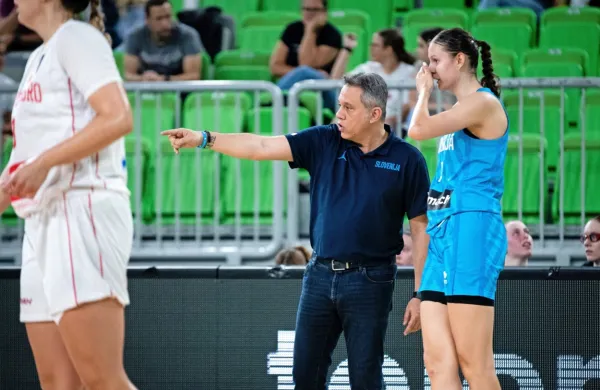     Selektor Georgios Dikaioulakos  je  za novi prvi kvalifikacijski cikel 
povabil 14 košarkaric.