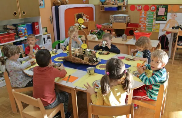 Tudi v vrtcih in šolah  bi ob javni objavi jedilnika morali objaviti 
podatke o poreklu posameznih nabavljenih skupin živil.