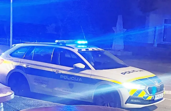 Policisti  so  včeraj še  preverjali okoliščine  sredinega  pretepa  na  
Markovcu.  