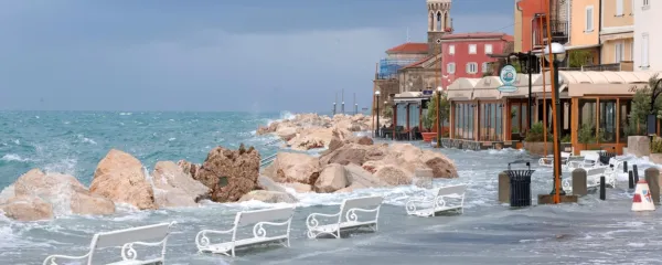 Malodane romantičen prizor piranskega  nabrežja.