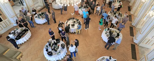 Na Salonu VinDel v Mariboru se predstavljajo vsi pomembni 
slovenski vinarji, ne manjkajo niti delikatese, ki se podajo k 
vrhunskim vinom. 