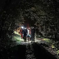 Srbski planinci in gorska reševalca so na Vipavskem doživeli 
reševanje v mraku. 
