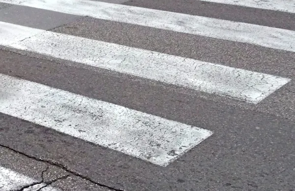 Na osvetljenem prehodu za pe&scaron;ce trčil pe&scaron;ca