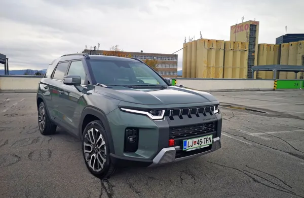 Pri nas  je  torresa, ki prihaja iz južnokorejske tovarne, možno kupiti 
na devetih prodajnih mestih, ki obenem ponujajo tudi servisne 
storitve.