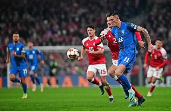 Slovenski nogometa&scaron;i izgubili na Danskem, o EP bo odločal ponedeljek (FOTO)