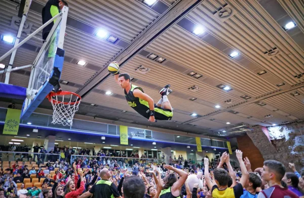 Barvit Sončkov spektakel znova pod obroči