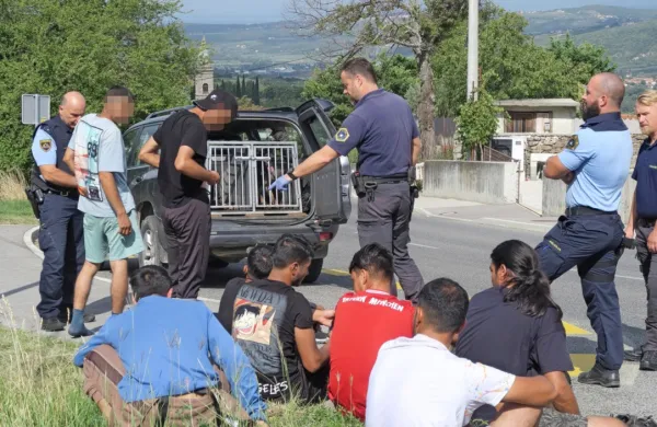 V zadnjem letu se v Sloveniji skokovito povečuje število nezakonitih migrantov.  