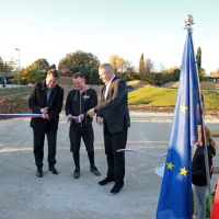 Izboljšan kolesarski park so kolesarjem predali  (od leve) šempetrski 
župan Milan Turk, predsednik KD Deš Fleš Rok Winkler in državni 
sekretar Dejan Židan.