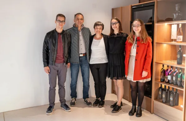 Družina Krapež, sin Vid, gospodar Martin, žena Florjana in hčerki 
Ana in Monika.
