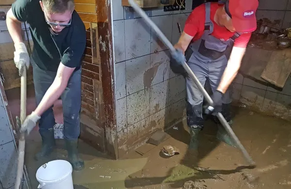 Pravico do plačane odsotnosti z dela za največ sedem delovnih dni 
lahko prostovoljci izkoristijo do konca leta.