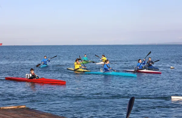 V skoraj poletnih razmerah je tekmovalo 60 mladih.