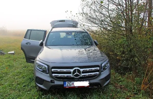 Gruzijec je  v mercedesu  hrvaške  registracije  peljal  osem  turških  
prebežnikov, ki  pa  do  cilja  niso prišli. 