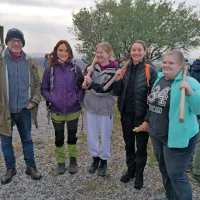 Na Krasu danes in jutri prostovoljci iz vse Slovenije na akciji pogozdovanja (FOTO)