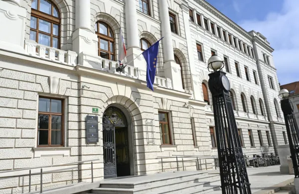 Ljubljansko višje sodišče je po poročanju medijev razveljavilo 
oprostilno sodbo, ki jo je v zadevi Balkanski bojevnik aprila letos 
izreklo enemu od obdolženih Balkanskih bojevnikov Đemajlu 
Mandjuki. 