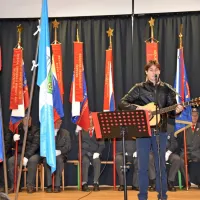 Partizanska pesem je zadonela iz ust pevca in kitarista Aleksa 
Pavlina.