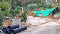 Zamude pri sanaciji poškodovanega kanaliziranega hudournika 
pod cestiščem gre pripisati izdelavi geotehničnega načrta, saj se je 
izkazalo, da gre za zahtevnejši gradbeni poseg.