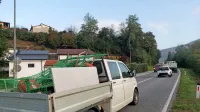 Prebivalci Grčne tik ob glavni vpadnici v mesto zahtevajo protihrupno zaščito. Direkcija za zdaj obljublja študijo.  