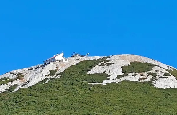 V nedeljo je bilo na Snežniku mrzlo, a idilično vreme. 
