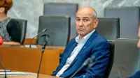 Vsebina sporočil med Snežičem in Janšo razkriva, kako je prejšnja 
vlada trgovala z mediji.
