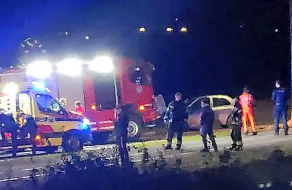Reševalci  so  voznika in  sopotnika  odpeljali  v  izolsko  bolnišnico.  