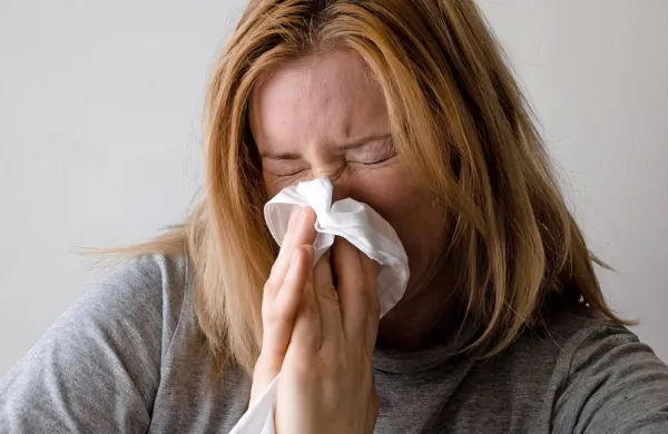 



Glede jemanja antibiotikov se je treba posvetovati z zdravnikom, 
saj jemanje po lastni presoji, ki ga mnogi prakticirajo, vodi do 
odpornosti proti antibiotikom.