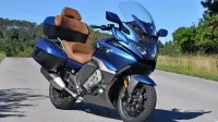 Ima visoko ceno, a ni najdražji med BMW-jevimi motocikli, po 
uporabnosti, udobju, vožnji in funkcionalnosti pa je primerljiv z 
admiralsko serijo 7.