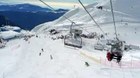 Slovenski del kaninskega smučišča, kjer se  snežna odeja debeli,  
bo treba vzdrževati, da se ne bo delala škoda. Čakajo na odgovore  
pristojnih v državi.