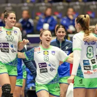 Slovenske rokometa&scaron;ice po zmagi nad Angolkami v drugem delu SP, v napadu blestela Ana Abina iz Mlinotesta (FOTO)