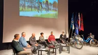 Na okrogli mizi o prihodnosti kolesarstva na Krasu so sodelovali (od leve proti desni) Aleš Vodičar (Ora Krasa in 
Brkinov), Miroslav Likar (Kraška kolesarska klapa), Kristijan Koren (lanski državni prvak v kolesarstvu), Vesna 
Ferjančič (Kraška kolesarska klapa) in Saša Ferfolja (kolesarski vodnik), povezovala pa jo je Eva T. Barič.